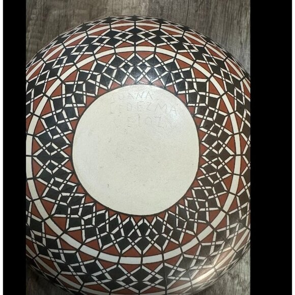 Handcrafted Acoma Pueblo Pottery Vase By Juana Ledezma Veloz Mata Ortiz pottery - Picture 5 of 9